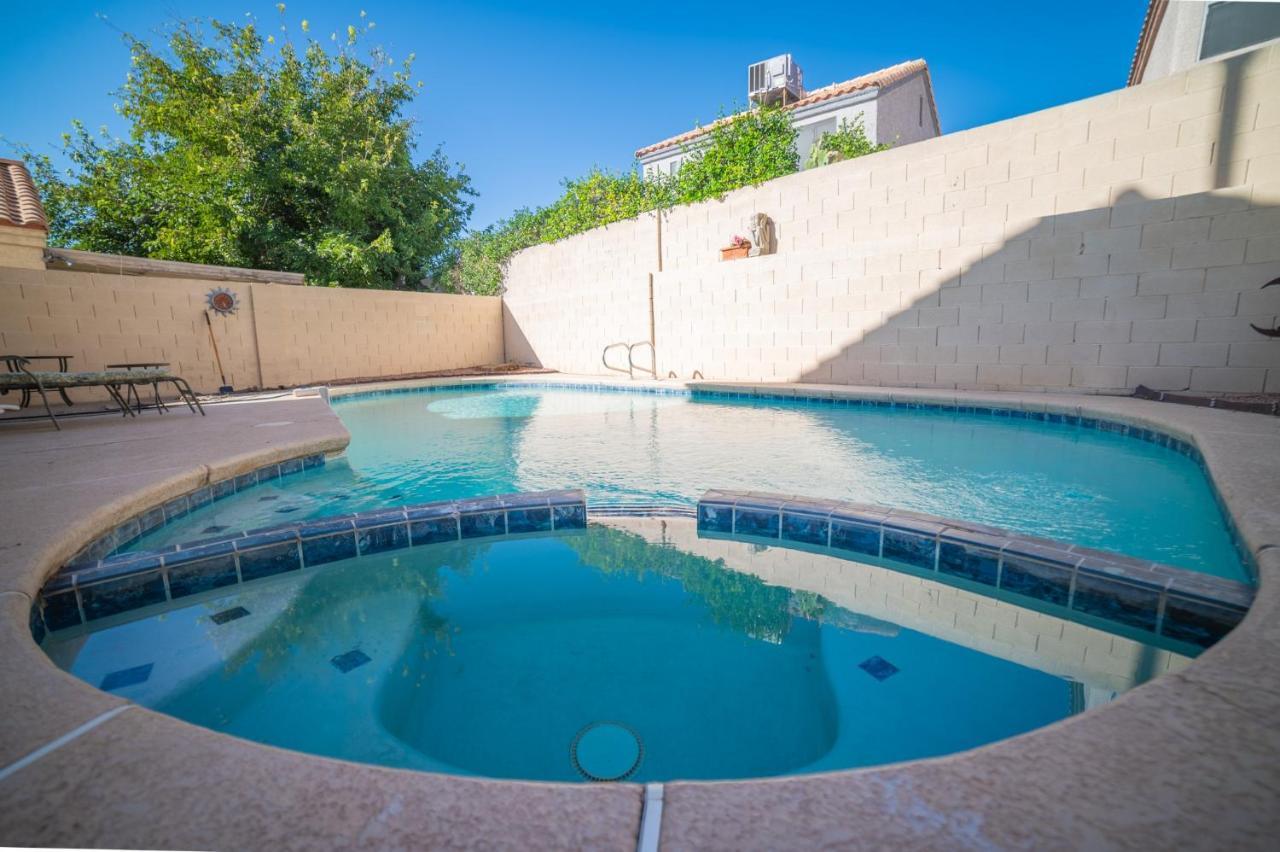 Las Vegas Oasis With Sparkling Pool Home Exterior photo