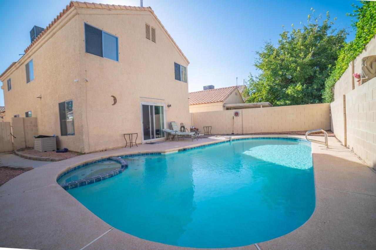 Las Vegas Oasis With Sparkling Pool Home Exterior photo